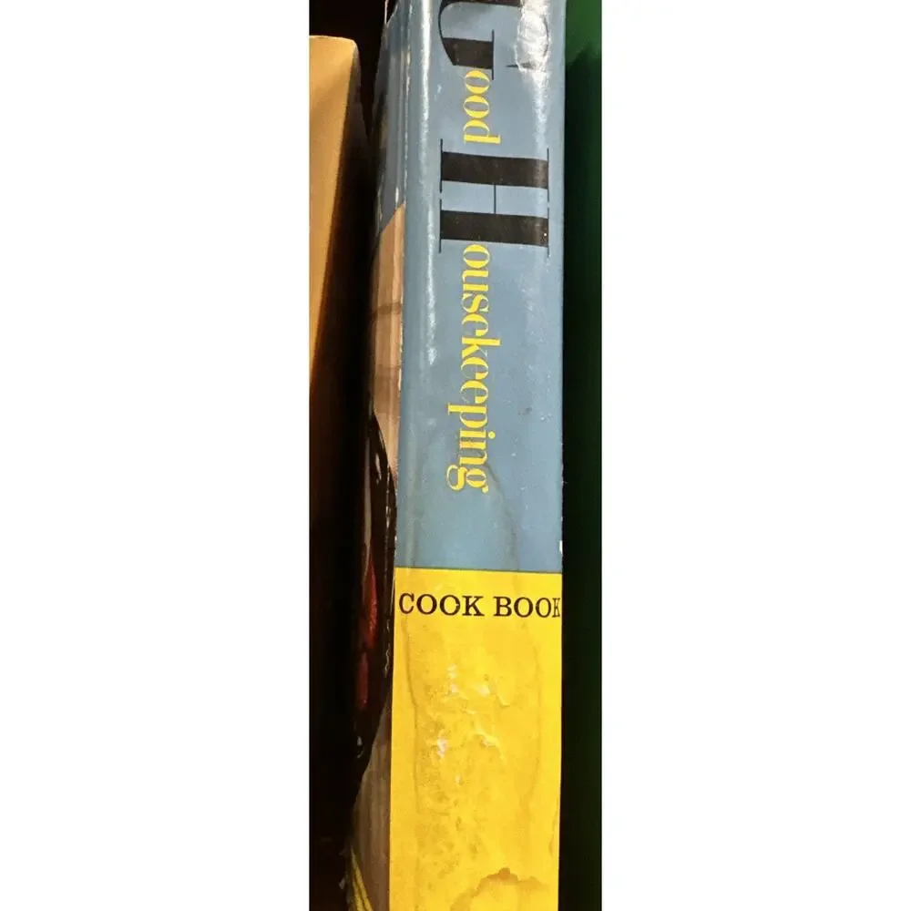 The Good‎ Housekeeping Cook Book by Dorothy B. Marsh